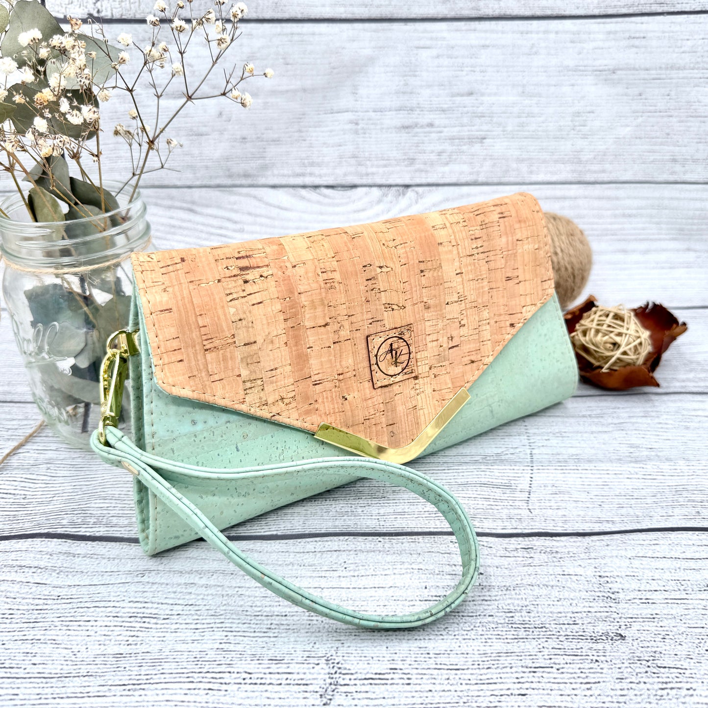 Nettie Clutch - Pastel Green