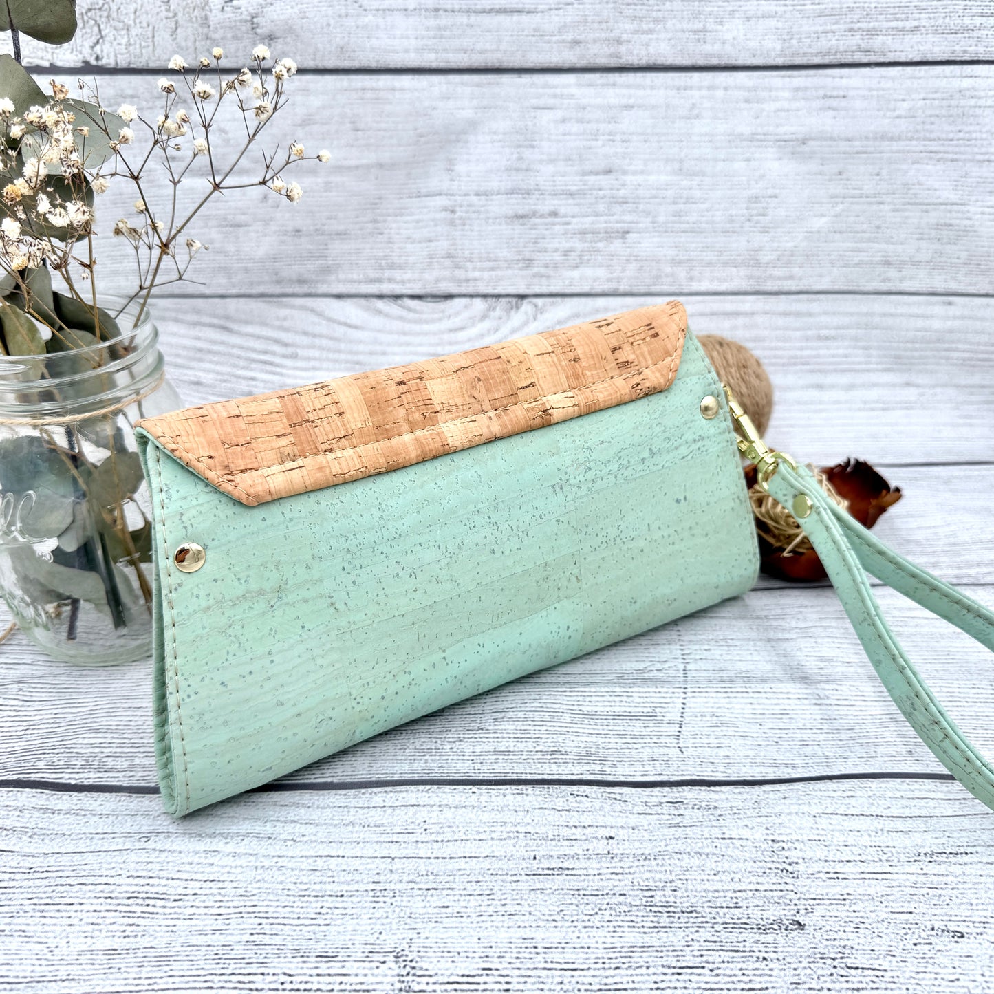 Nettie Clutch - Pastel Green