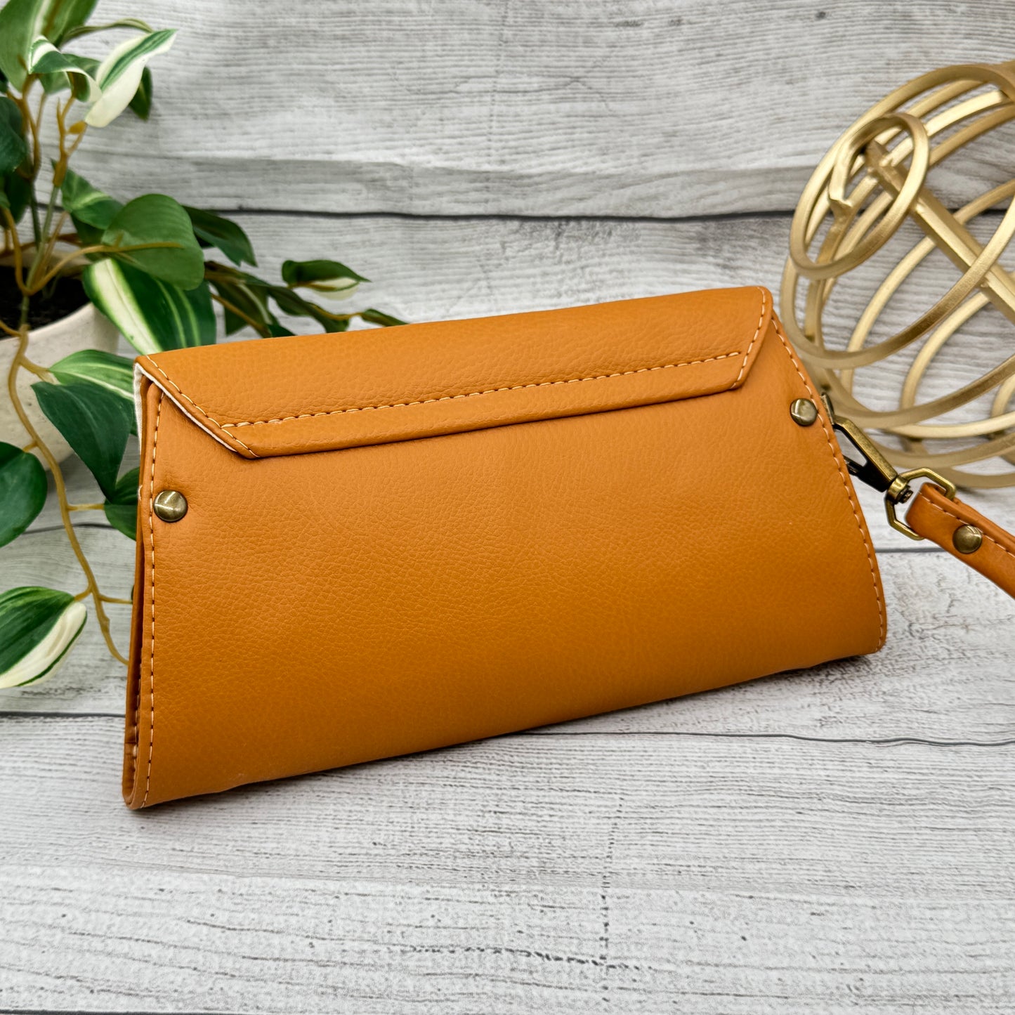 Nettie Clutch - Butternut Solid