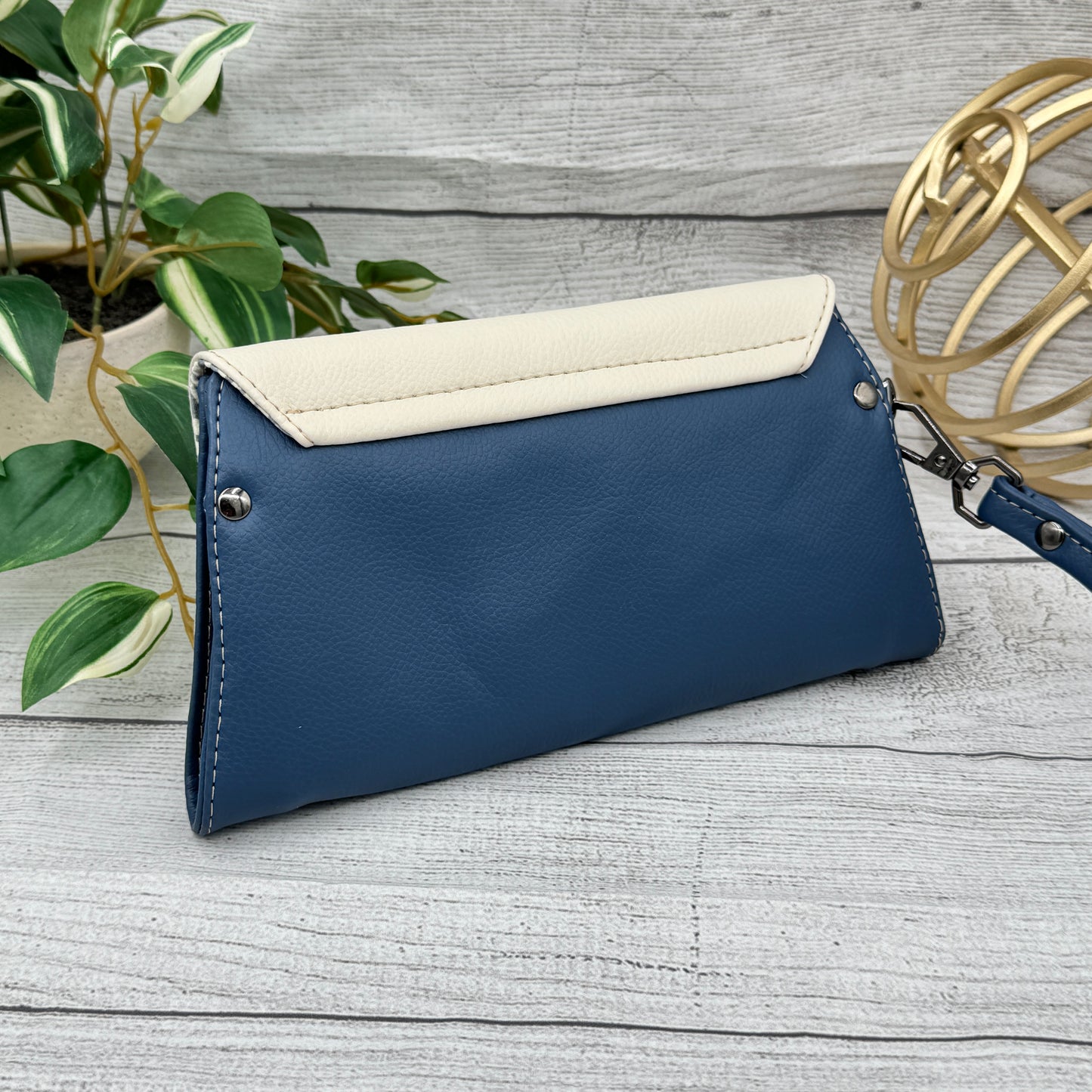 Nettie Clutch - Blueberry & Oat
