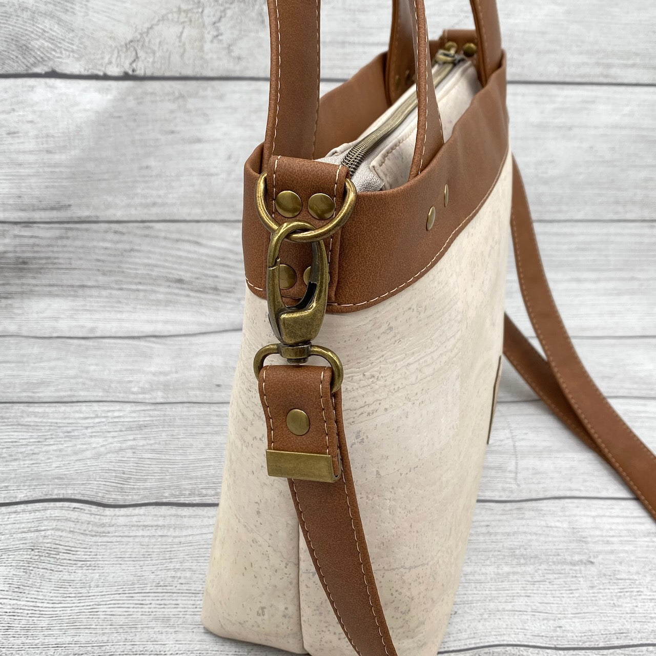 Coupeville Tote - White & Tan