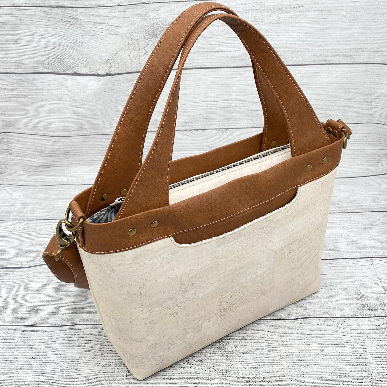 Coupeville Tote - White & Tan