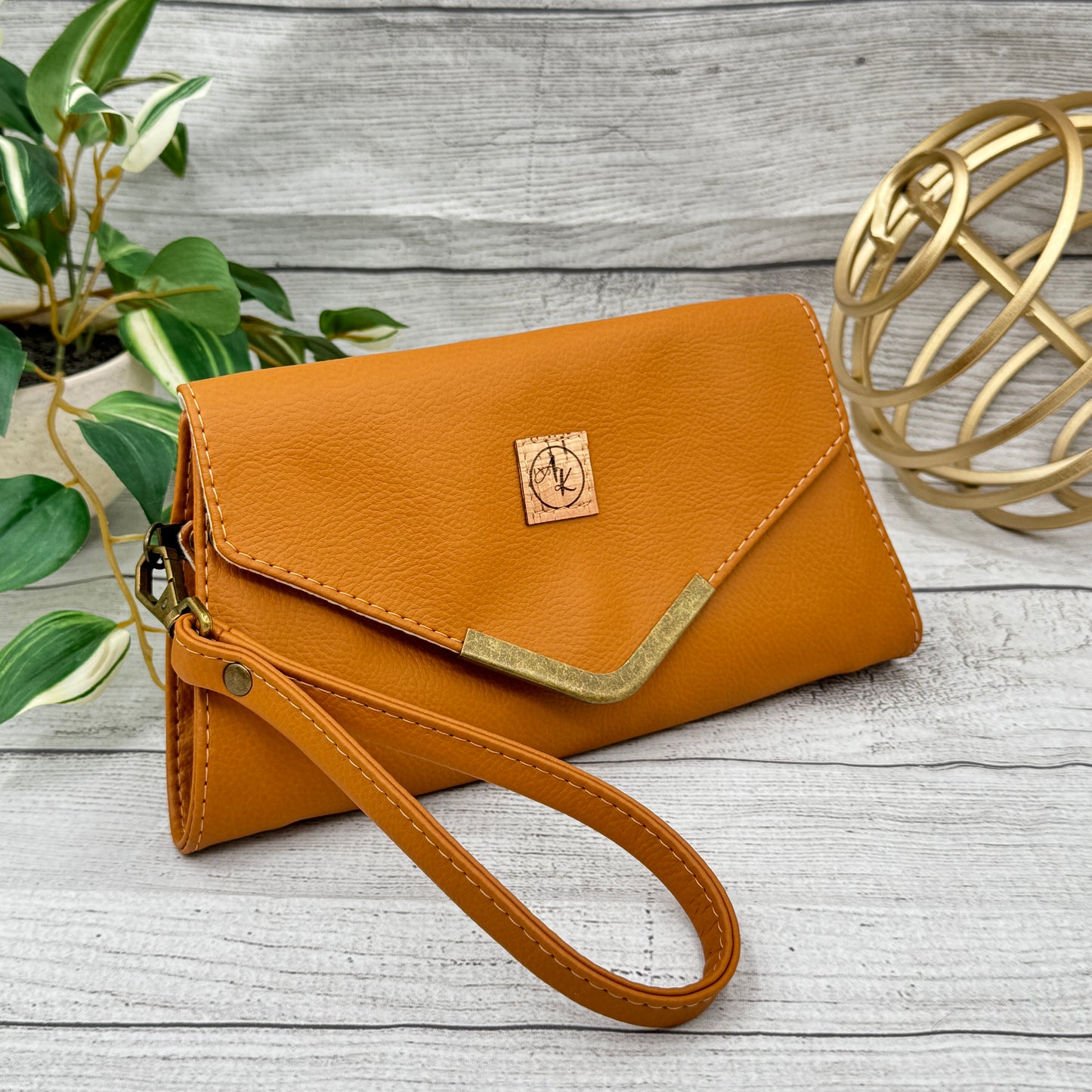 Nettie Clutch - Butternut Solid