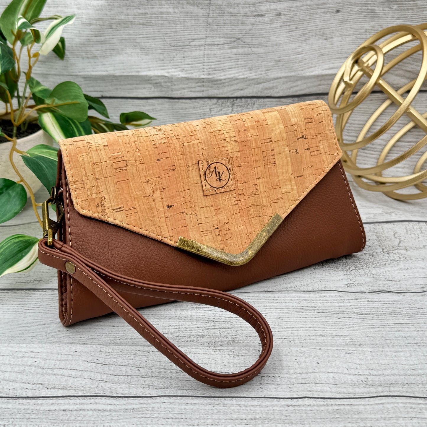 Nettie Clutch - Saddle