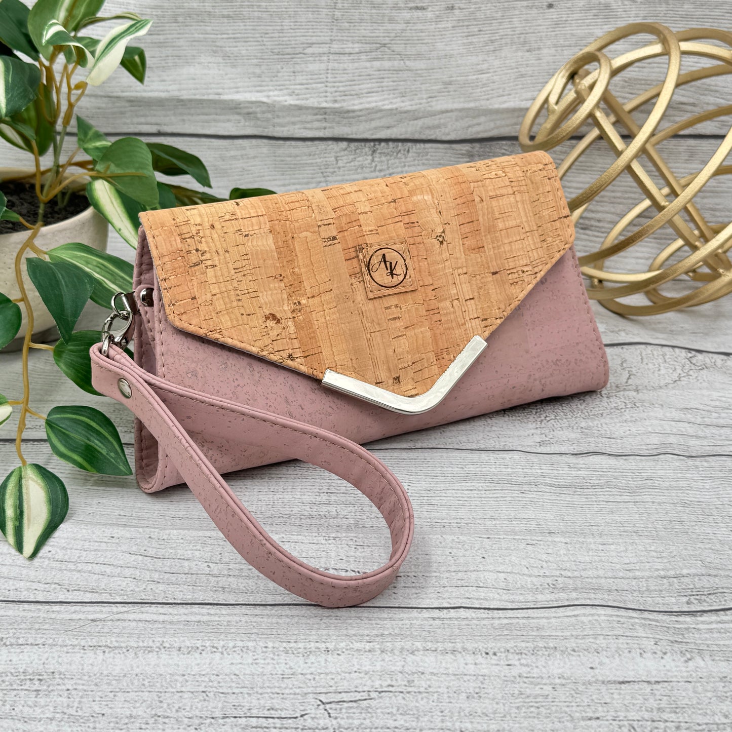 Nettie Clutch - Pink