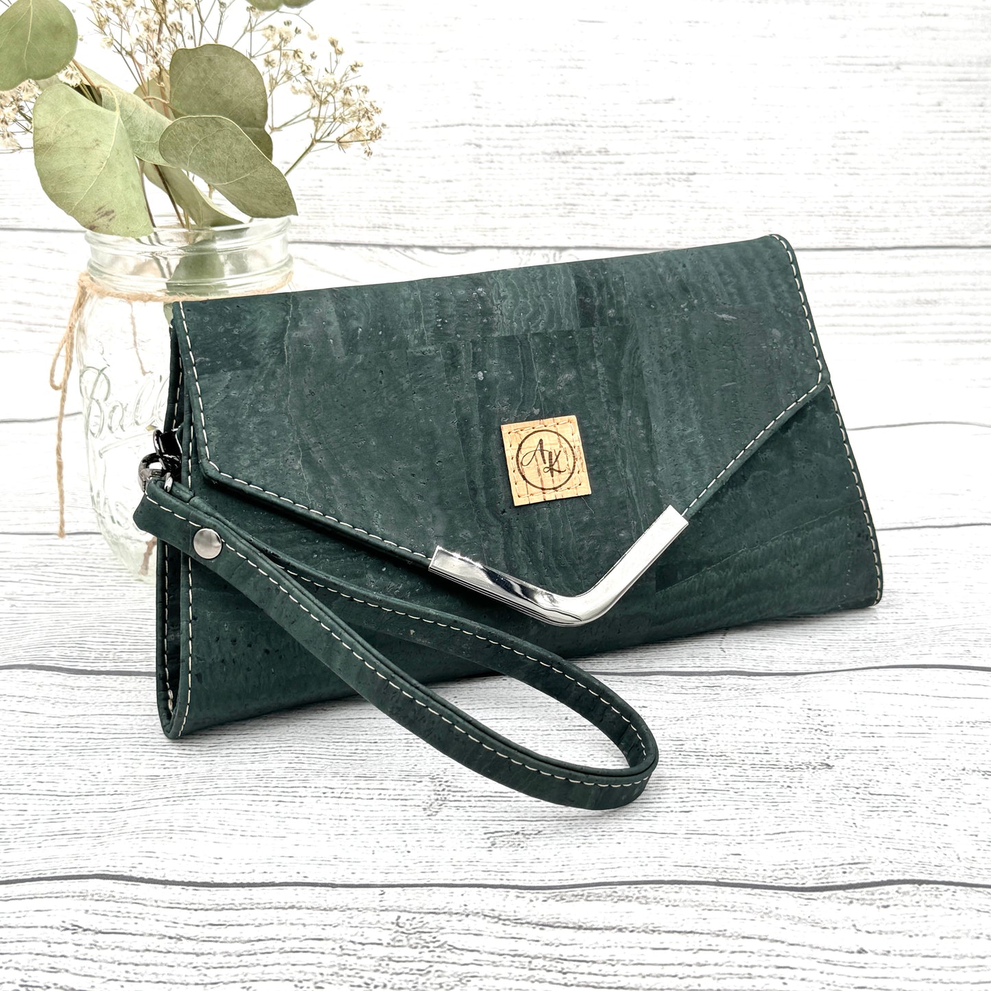 Nettie Clutch - Forrest Green Solid